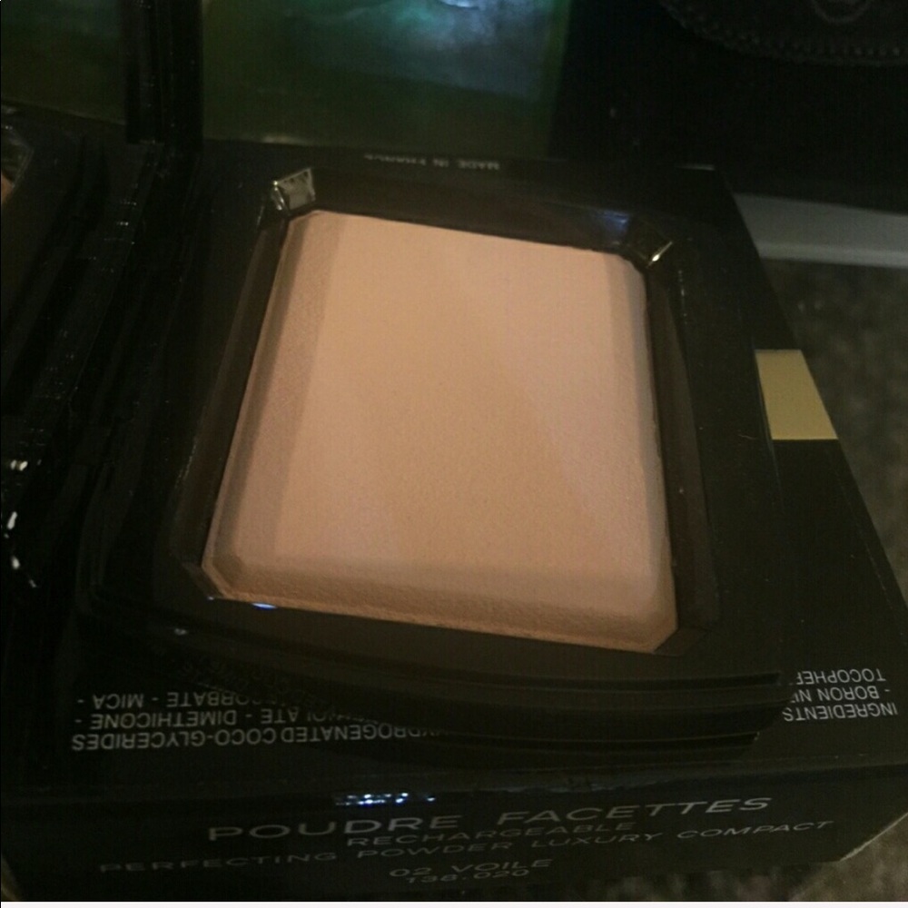 Brand new Chanel Perfecting Powder Luxury Compact